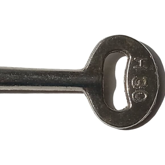 Antique Skeleton Key, Old Key, Vintage Silver Tone Key - Picture 4 of 9